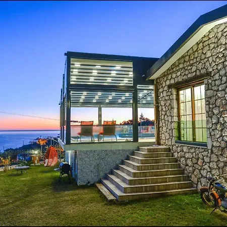 Kalabantia House Villa *